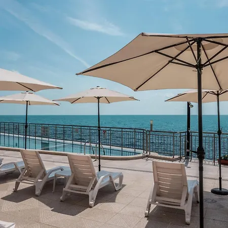 Апартаменти Cabacum Pleasure Beachfront - 50m To And Pool Варна