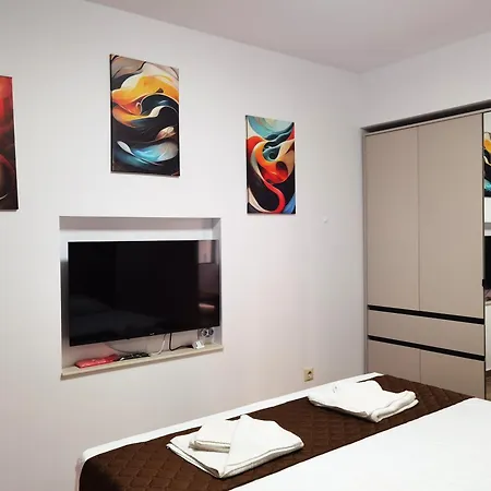 Cabacum Pleasure Beachfront - 50m To And Pool Апартаменти Варна
